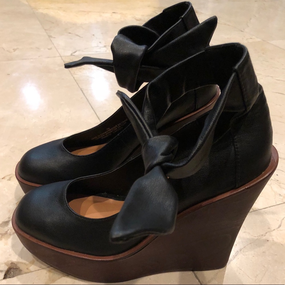 Kimchi Wedge Black heels NWOT size 7